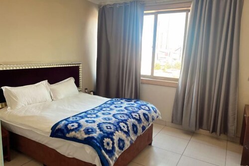 Shengtang Business Hotel