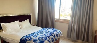 Shengtang Business Hotel