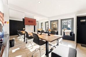 Dining - GuestReady - Cathedral Design Apartments - Ribeira (Porto)