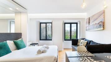 Fer et planche Ă repasser, accĂšs Internet, draps fournis