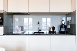 冷蔵庫、電子レンジ、オーブン、食器洗い機