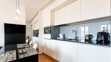 Réfrigérateur, micro-ondes, four, lave-vaisselle