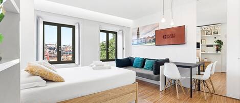 Iron/ironing board, internet, bed sheets