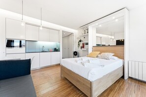 Iron/ironing board, internet, bed sheets