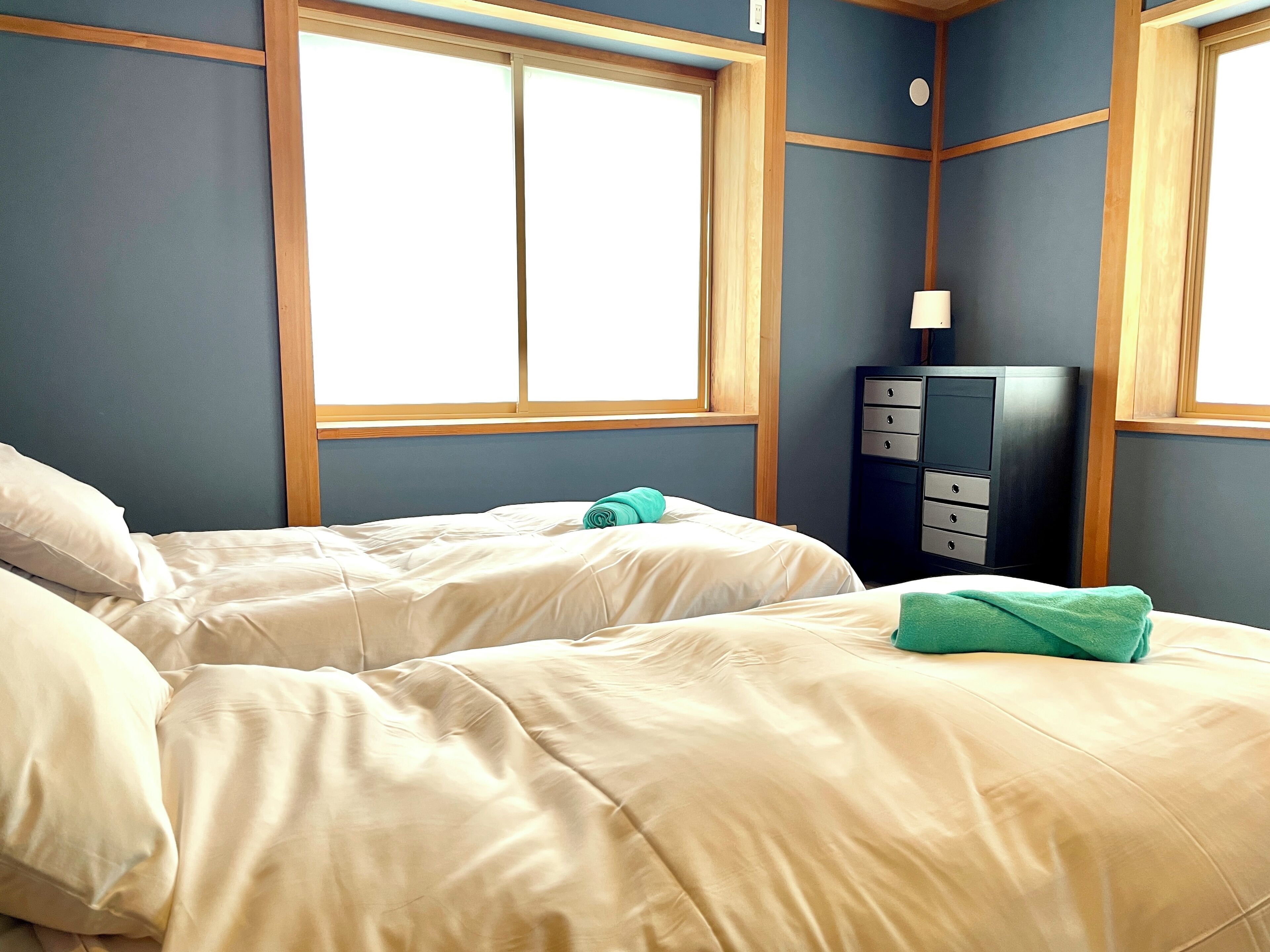 Wifi gratis y ropa de cama 