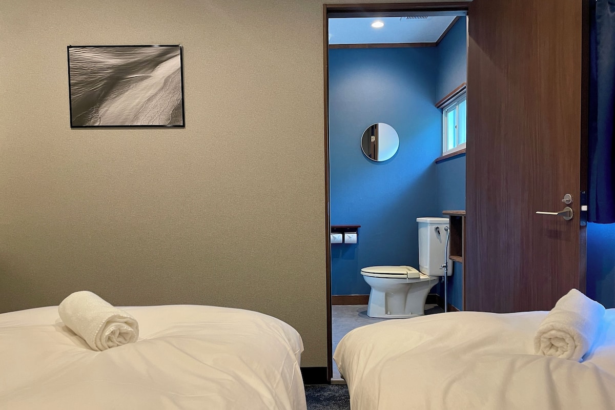Habitación con 1 cama matrimonial o 2 individuales | Wifi gratis y ropa de cama