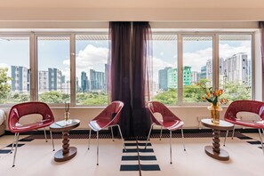 8 bedrooms, travel crib, free WiFi, bed sheets