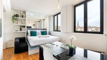 Fer et planche Ă repasser, accĂšs Internet, draps fournis