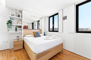 Iron/ironing board, internet, bed sheets