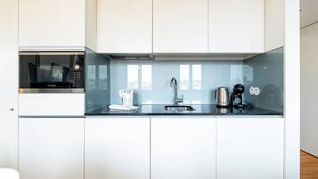 Réfrigérateur, micro-ondes, lave-vaisselle, cafetiÚre/bouilloire