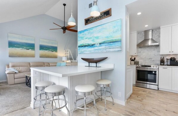 Fridge, microwave, oven, stovetop - Bright and serene condo with WiFi, remodeled kitchen, in sunny Solana Beach (Solana Beach)