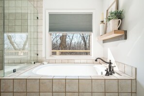 Hair dryer, towels, soap, toilet paper - Two Homes on 160 Acres. Stocked Ponds, Firepits. Just 30 minutes from Tulsa. (Coweta)