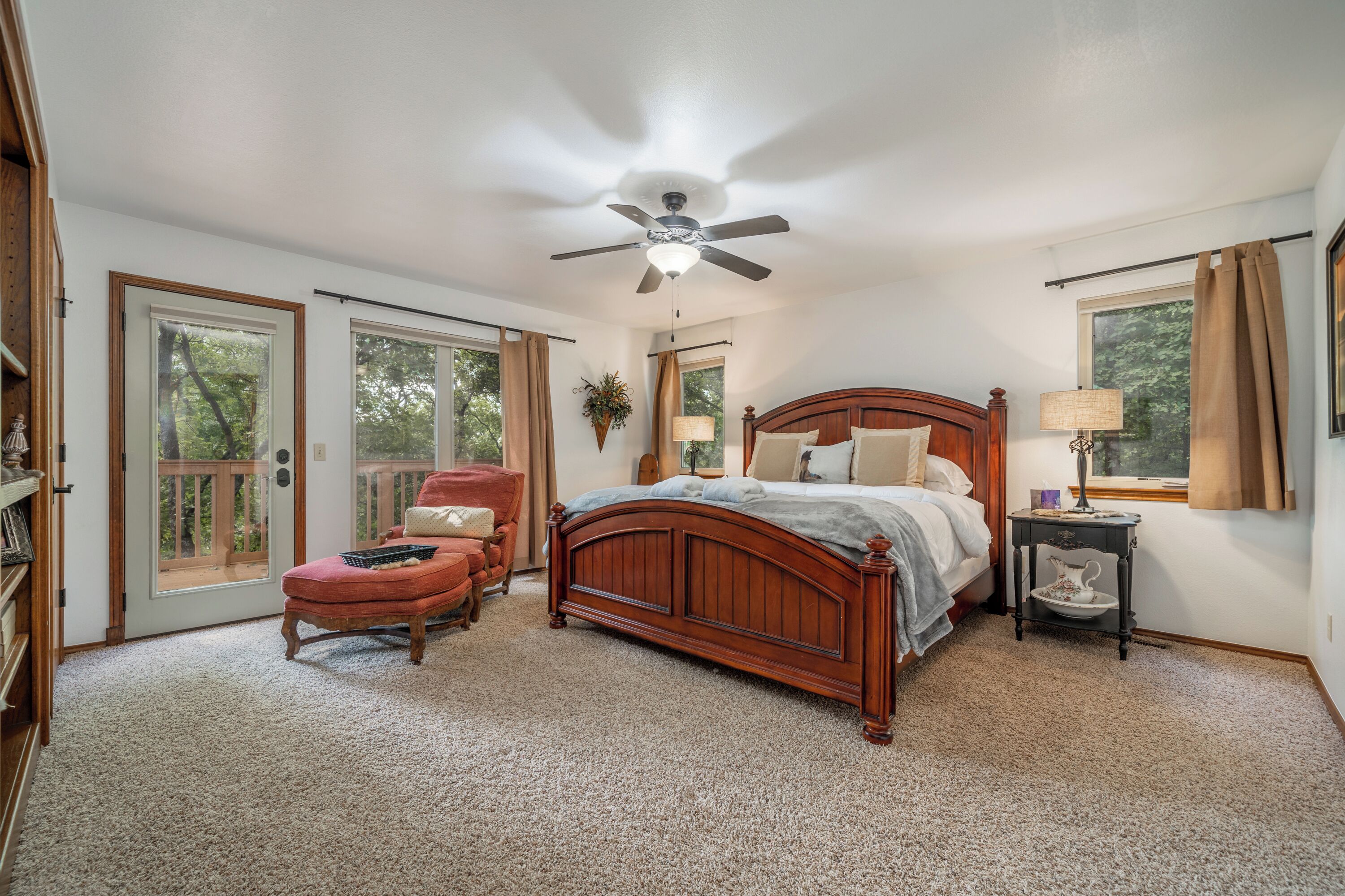 7 bedrooms, iron/ironing board, WiFi, bed sheets