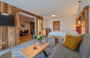 1 bedroom, Internet, bed sheets - (3) Suite Rothirsch, 1st floor with balcony to the garden, 53 sqm (Reit im Winkl)