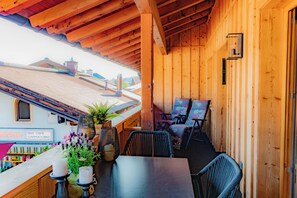 Outdoor dining - (4) Suite Scheibeberg, 1st floor with balcony village view, 65 sqm (Reit im Winkl)