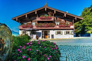 Exterior - (4) Suite Scheibeberg, 1st floor with balcony village view, 65 sqm (Reit im Winkl)