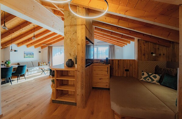 Una mesa de tenis de mesa