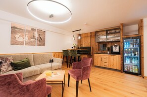 Interior - (1) Suite Manggei, ground floor with terrace overlooking the garden, 41 sqm (Reit im Winkl)