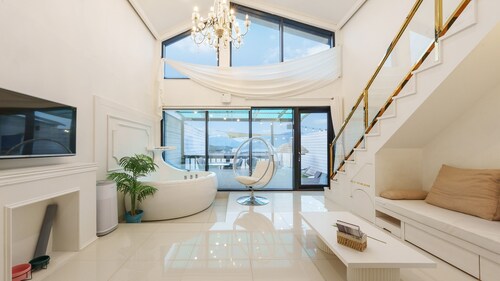 Namhae Elsia Pet Pool Villa Pension