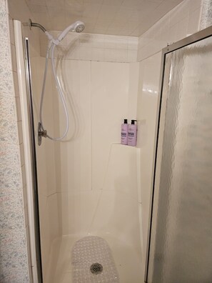 Handtücher, Seife, Toilettenpapier