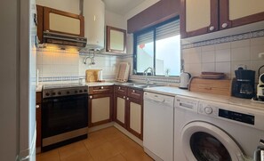 Frigorifero, microonde, forno, lavastoviglie