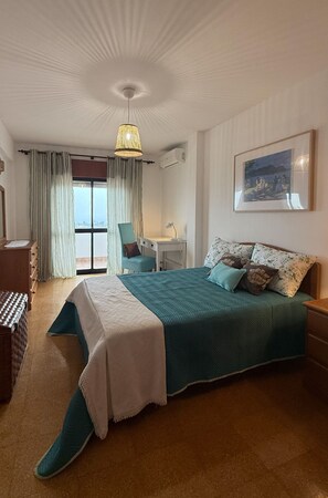2 chambres, fer et planche à repasser, Wi-Fi gratuit, draps fournis