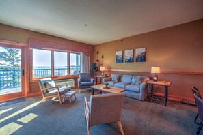 Smart TV, fireplace, offices