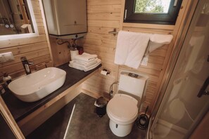 Shower, hair dryer, towels - La Voie Romaine 2 by Tiny Away (Saint-Sébastien)