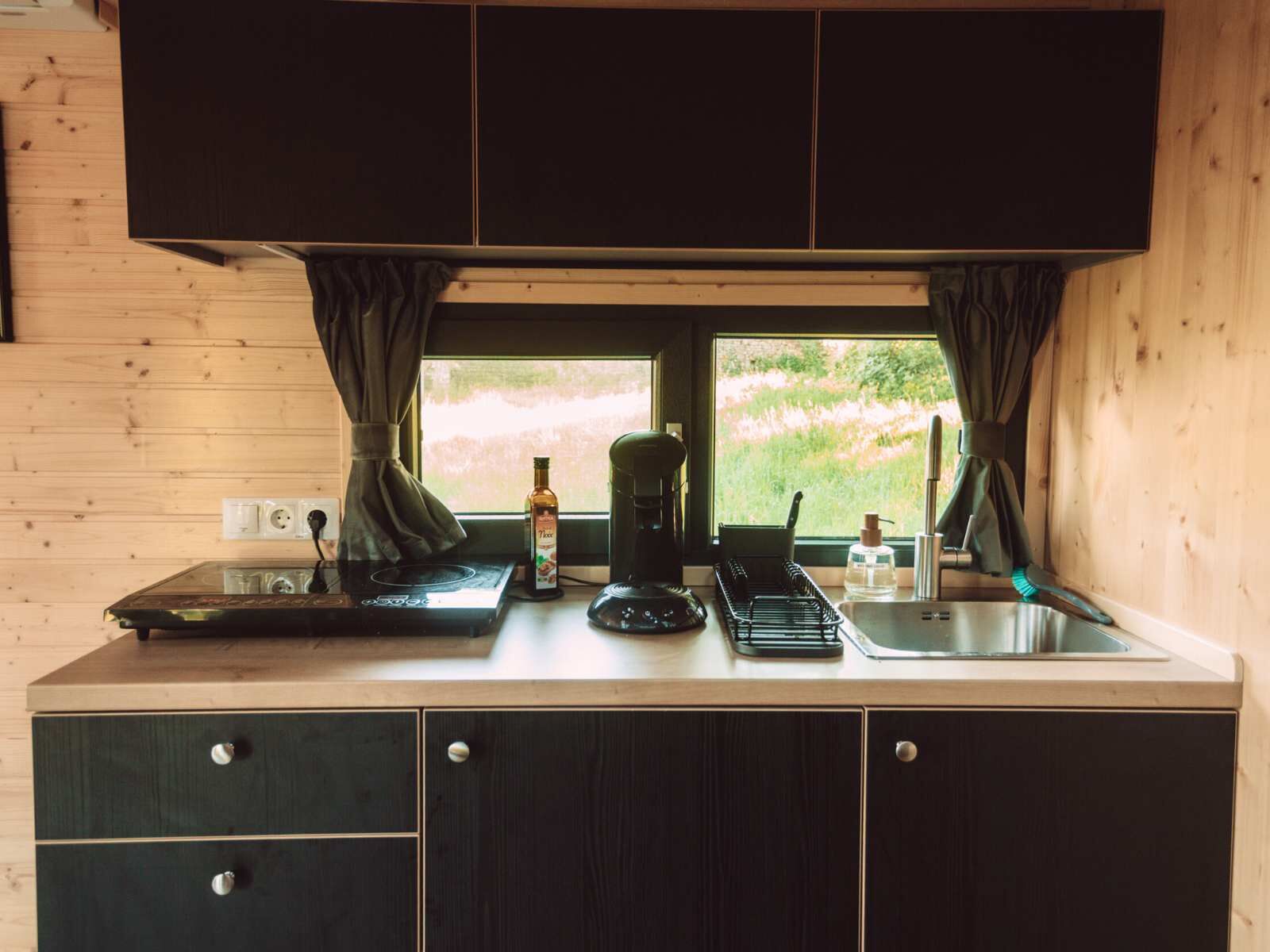 冷蔵庫、電子レンジ、コンロ、トースター