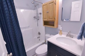 Hair dryer, towels, soap, shampoo - Rural Acres (Bloomington)