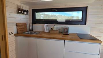 Fridge, stovetop, coffee/tea maker, toaster