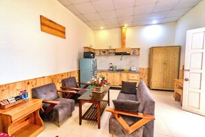 Living area - Charming hotel suite D in wonderful Đà Lạt with WiFi (Thành phố Đà Lạt)