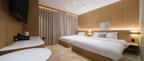 Premium Twin Room | Desk, blackout drapes, soundproofing, free WiFi