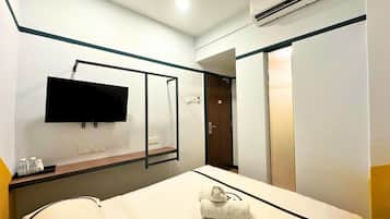 Double Room | Desk, iron/ironing board, free WiFi