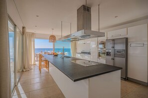 Frigorifero, microonde, forno, lavastoviglie