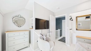 Interior - Charming 2-Bed Family Cottage Your West Bay Retrea (Yarmouth)