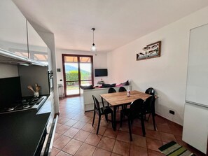 Fridge, oven, dishwasher