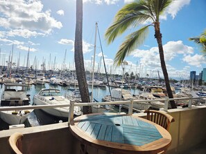 Marina - Ocean and Marina View Suite, Spacious, Quiet and Peaceful with Amazing Sunsets (Honolulu)