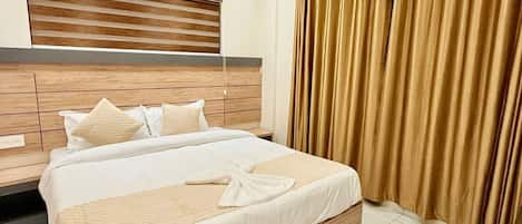 Desk, laptop workspace, free WiFi