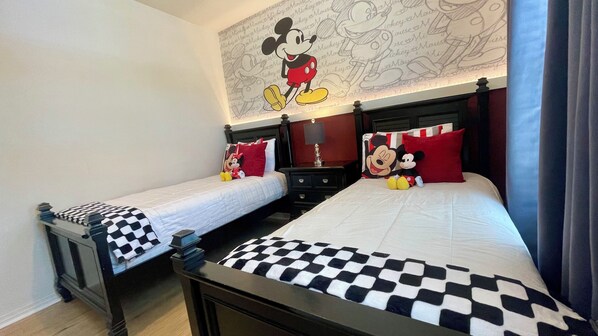 4 bedrooms, iron/ironing board, WiFi, bed sheets