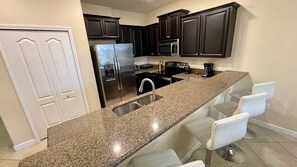 電子レンジ、オーブン、コンロ、食器洗い機