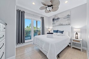 4 bedrooms, iron/ironing board, Internet, bed sheets - Southern Charm ~ Pet Friendly ~ Short Walk to the Beach ~ Private Pool + $400 FREE Activities Daily (Gulf Shores)