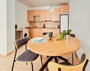 Fridge, microwave, coffee/tea maker, electric kettle