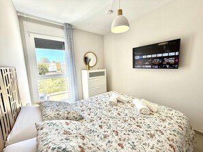 3 bedrooms, iron/ironing board, Internet, bed sheets - El rincon de candor by staycare (Rota)