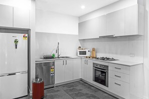 Fridge, microwave, oven, stovetop