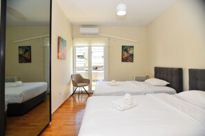 2 bedrooms, iron/ironing board, travel cot, free WiFi - Athens next to the beach 2 minutes walk to tram stylish apartment (Paleo Faliro)