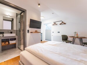 8 Schlafzimmer, Internetzugang