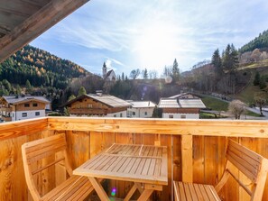 Outdoor dining - Cosy holiday home in a prime location (Dienten)