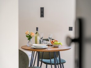 Dining - Cosy holiday home in a prime location (Dienten)