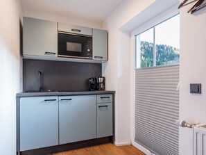 Fridge, microwave, stovetop